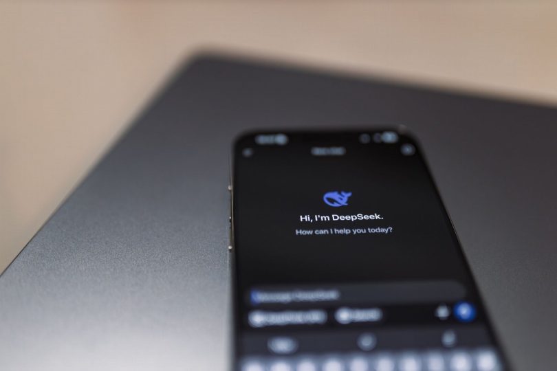 Agente virtual exibindo mensagem de consentimento e registro de logs